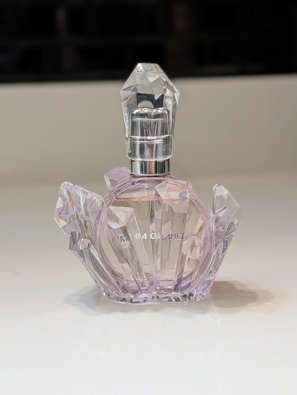 Ariana Grande R.E.M.